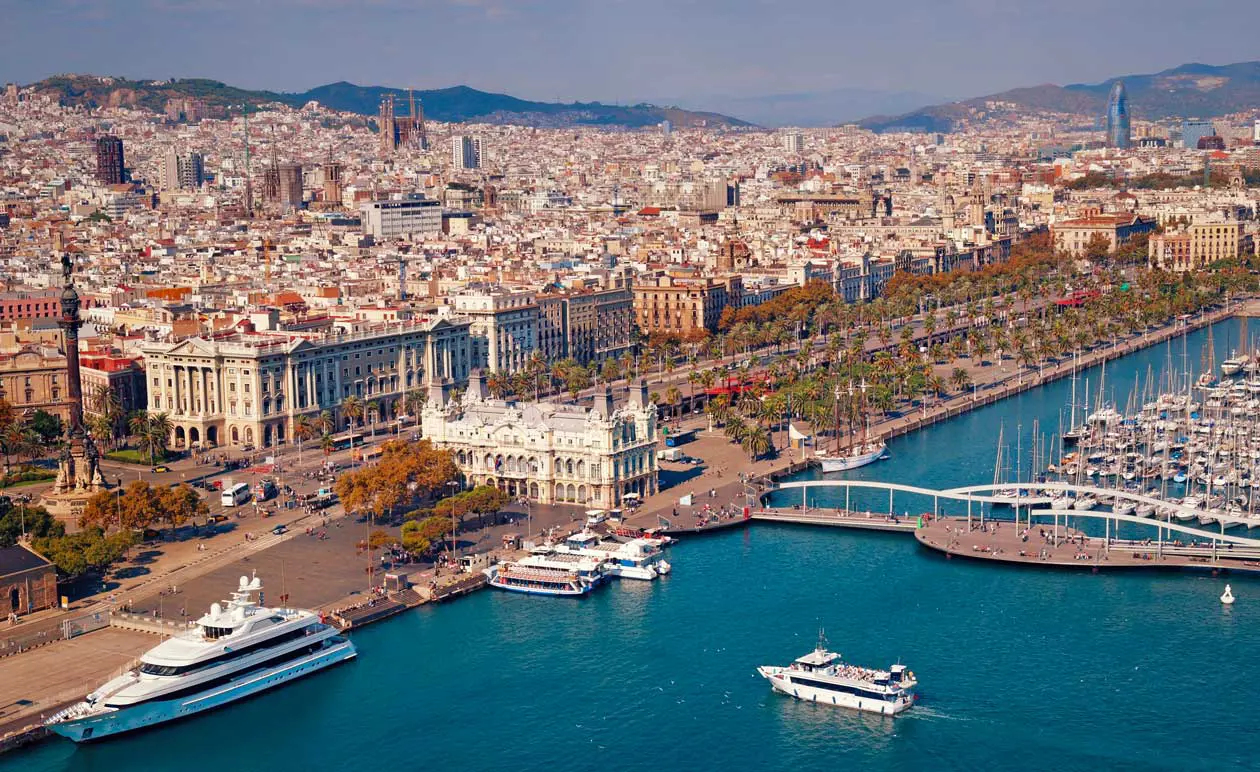 Barcellona Foto: Copyright © Sisterscom.com / Depositphotos