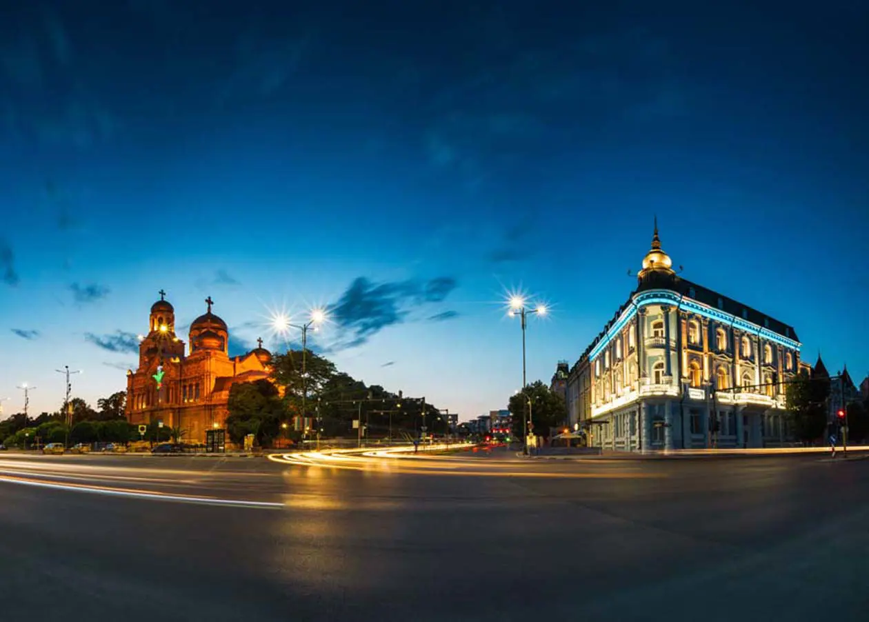 Varna Foto Copyright © Sisterscom.com