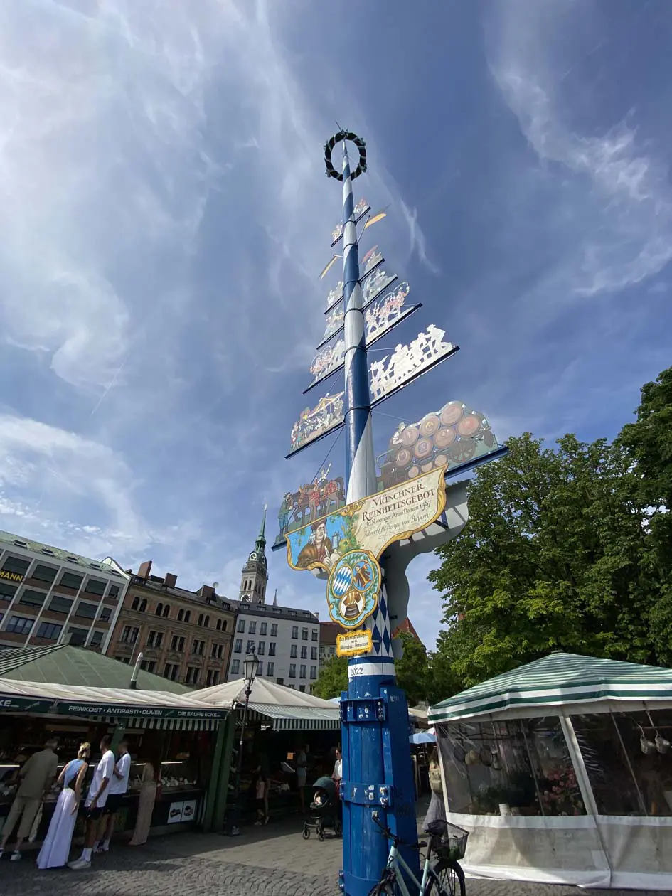 Maibaum, Viktualienmarkt, Munich Foto: © Avion Tourism Magazine / Sisterscom.com