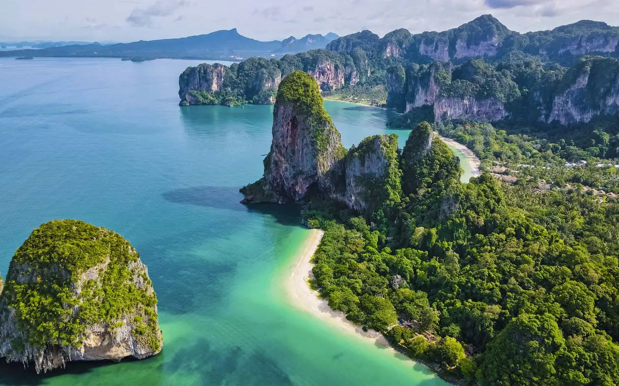 Spiaggia di Railay, Krabi, Thailandia Foto: Copyright © Sisterscom.com / Depositphotos