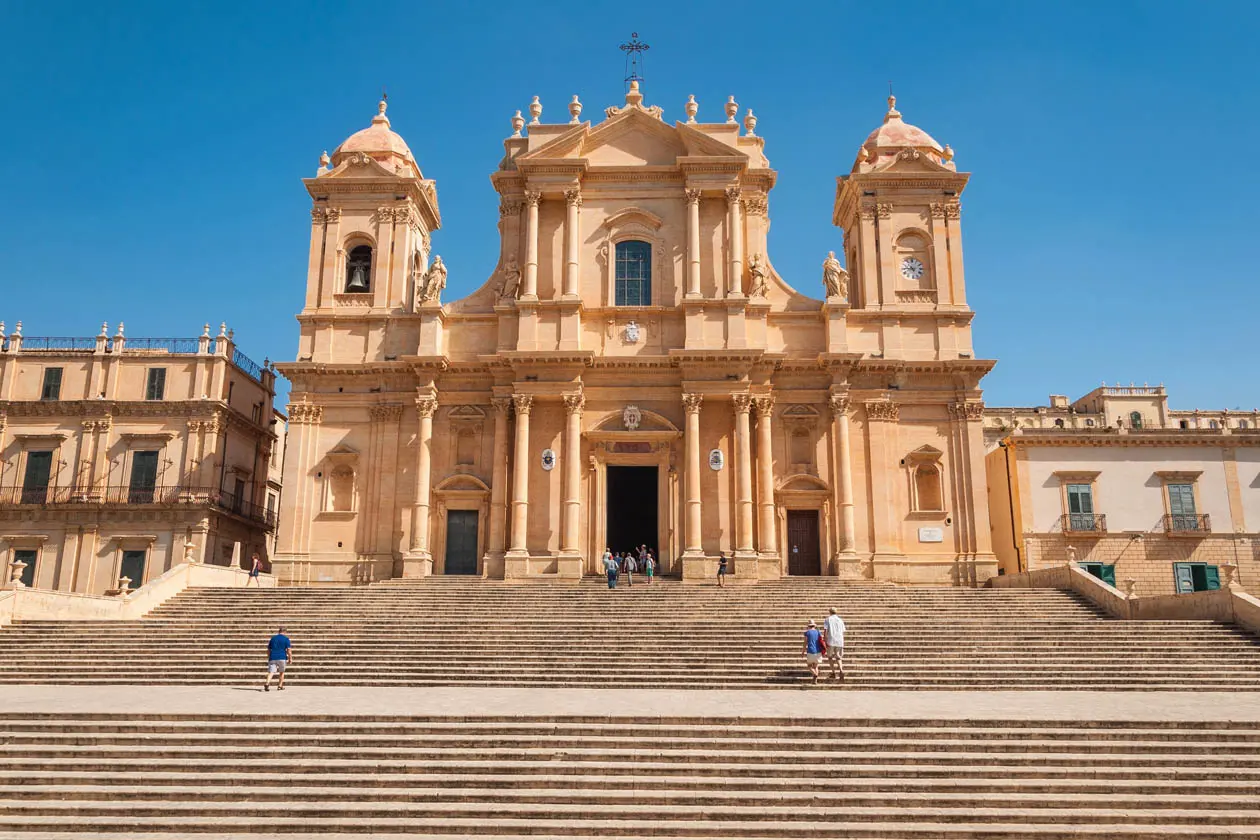Cattedrale di San Nicolò di Noto Foto: Copyright © Sisterscom.com / Depositphotos