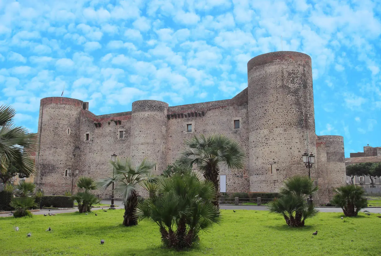 Catania, Castello Ursino Foto: Copyright © Sisterscom.com / Depositphotos