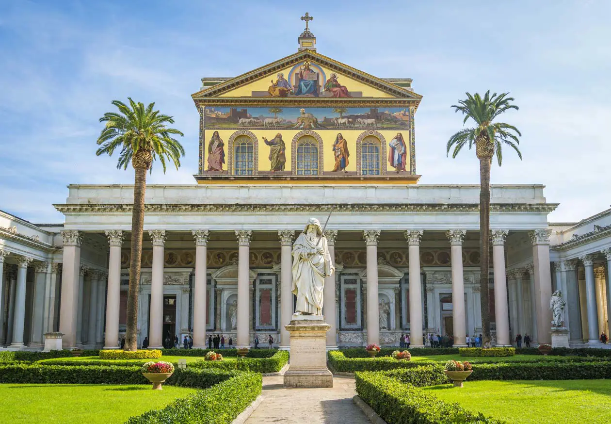 Chiesa di San Paolo fuori le mura a Roma. Foto: Copyright © Sisterscom.com / Depositphotos