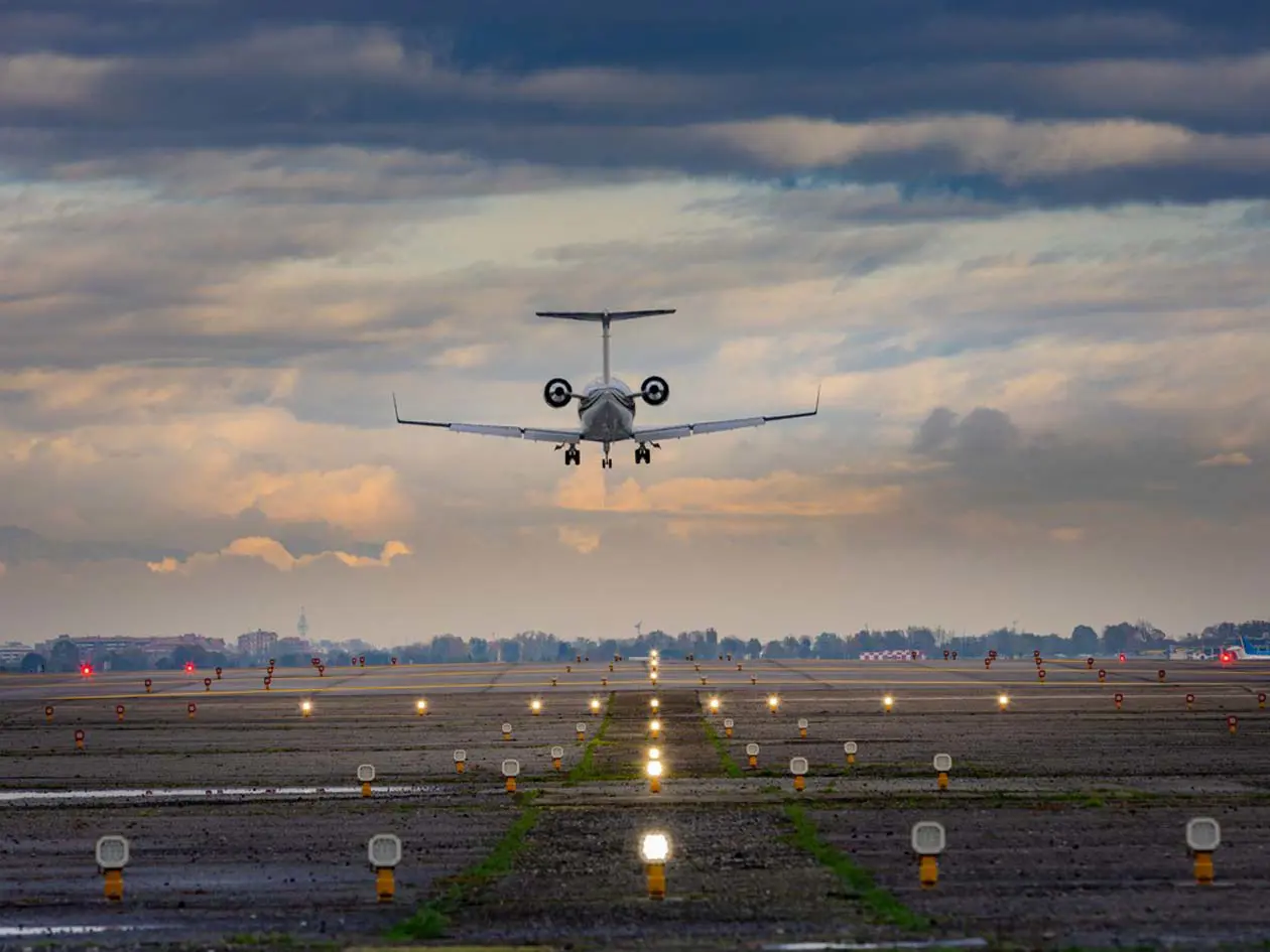 Aeroporto di Milano Linate, Foto: Copyright © Sisterscom.com / Depositphotos.com