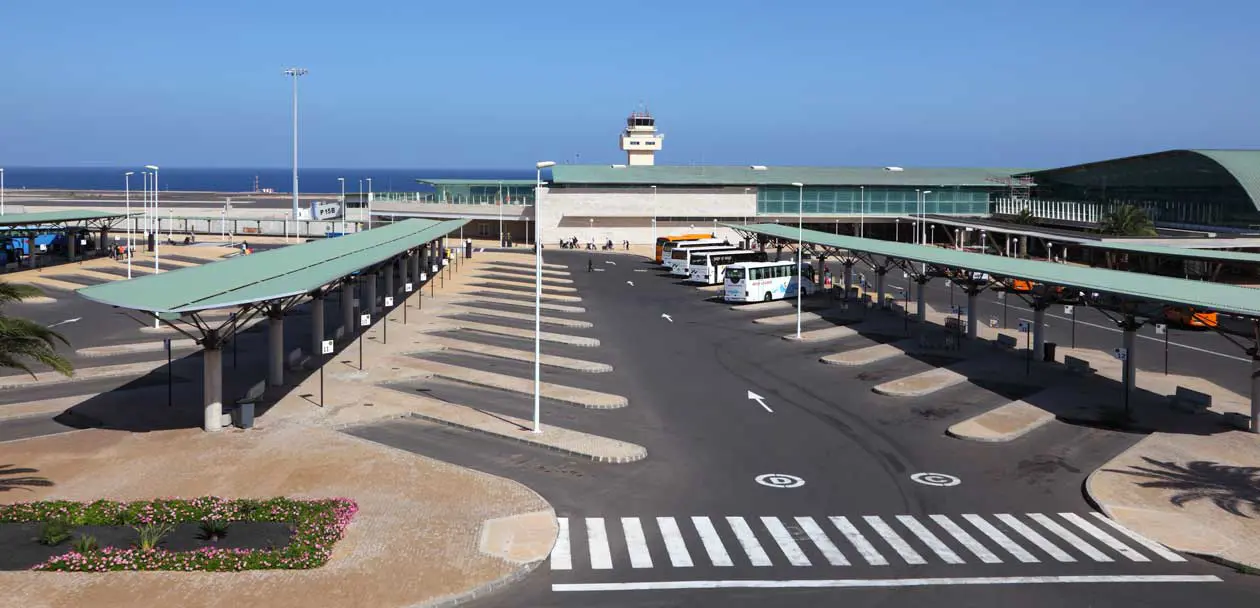 Aeroporto di Fuerteventura  Aeroporto di Fuerteventura: Copyright © Sisterscom.com / philipus / Depositphotos 