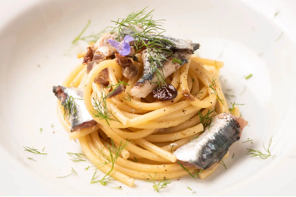 Pasta con le sarde Foto: Copyright © Sisterscom.com / Depositphotos