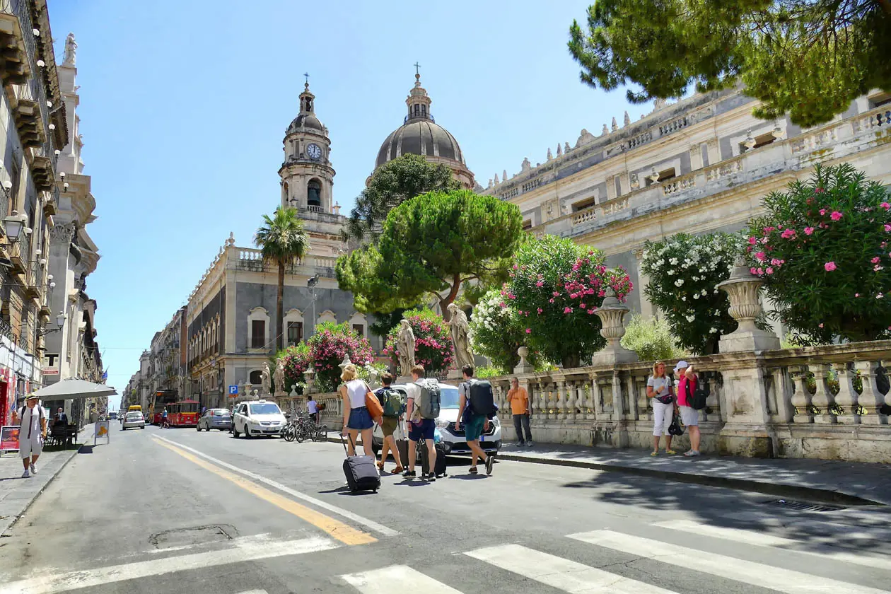 Catania, via Etnea Foto: Copyright © Sisterscom.com / Depositphotos