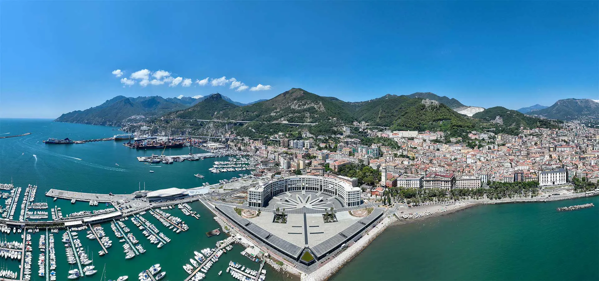 Salerno Foto Copyright © Sisterscom.com / Depositphotos