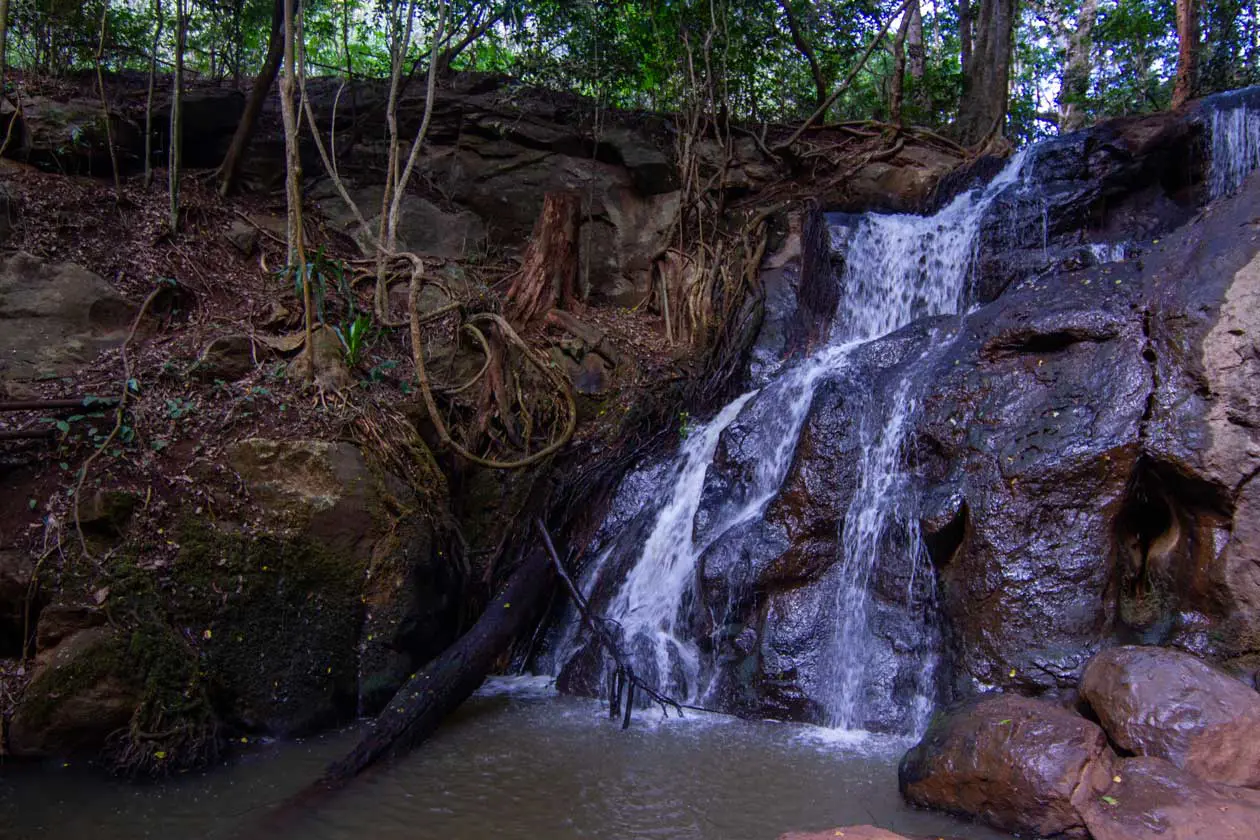 Cascata nella Foresta di Karura, Nairobi, Kenya Foto Copyright © Sisterscom.com / Depositphotos