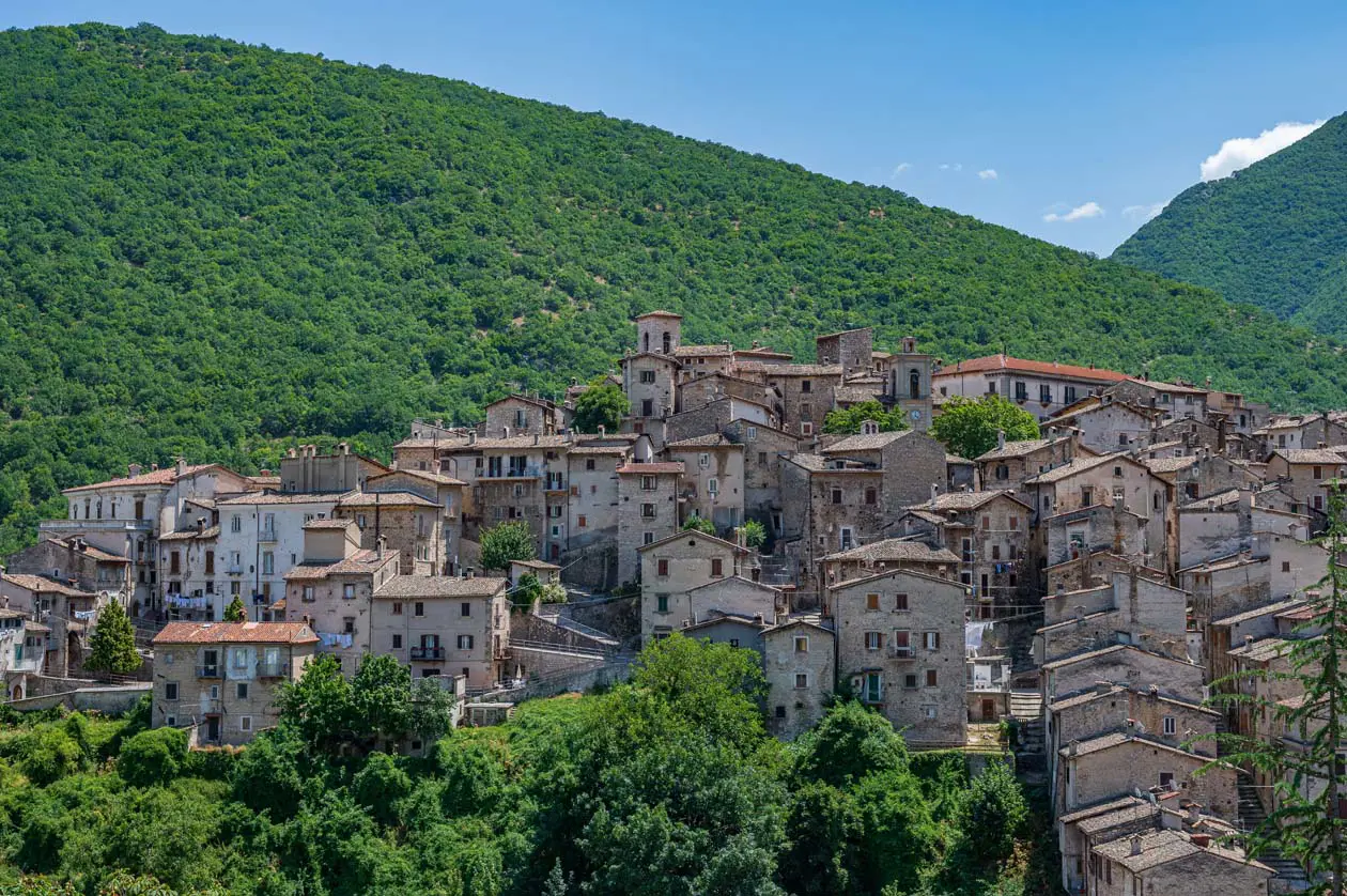 Scanno, Abruzzo Copyright © Sisterscom.com / Depositphotos 