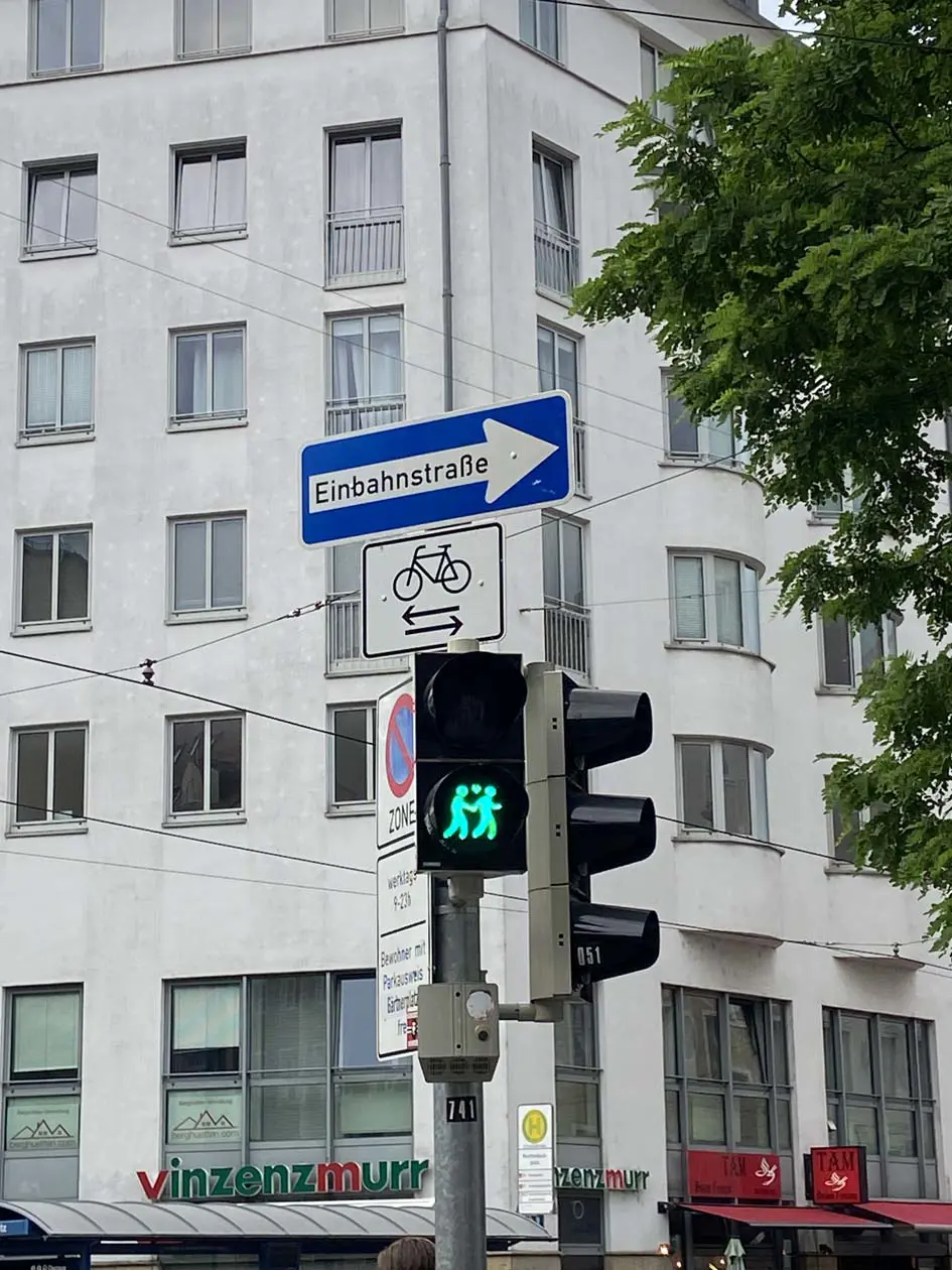 Semafori a Glockenbachviertel © Avion Tourism Magazine / Sisterscom.com