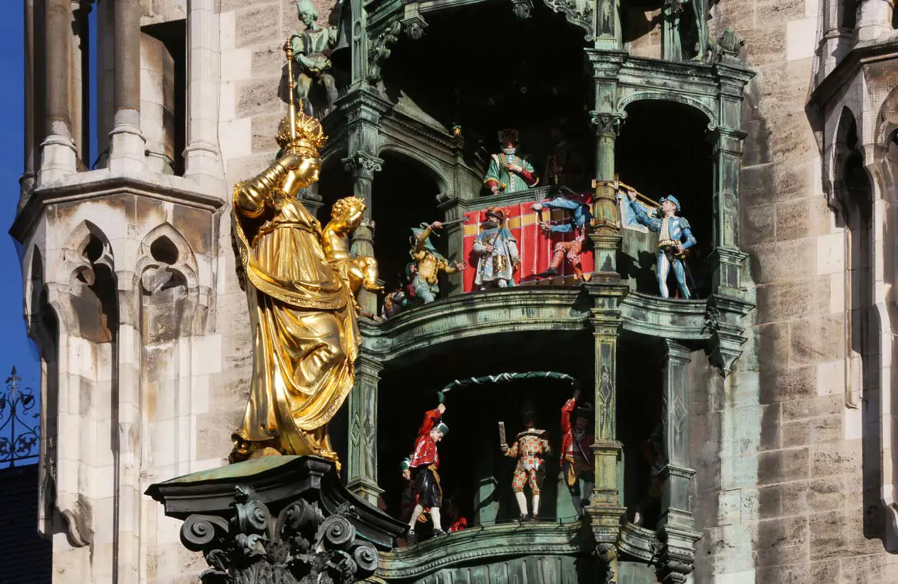 Mariensäule vor dem Glockenspiel © München Tourismus Sigi Müller
