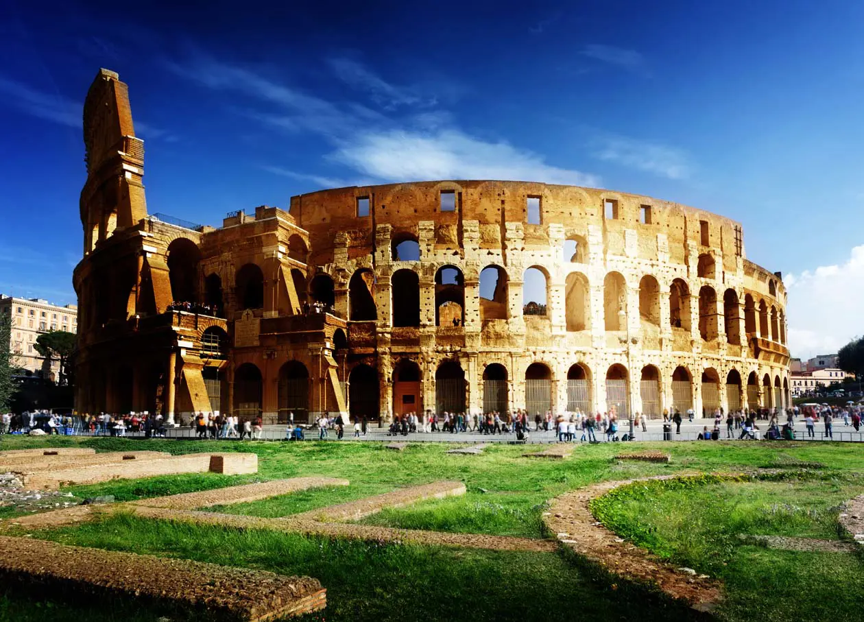 Colosseo a Roma. Foto: Copyright © Sisterscom.com / Depositphotos