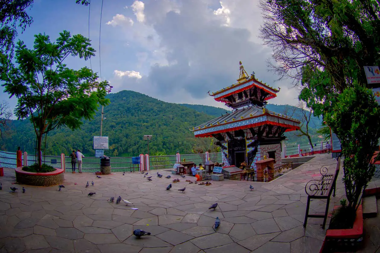 Tal Barahi Temple sull'Isola del Lago Phew, Pokhara, Nepal. Foto: Copyright © Sisterscom.com / Depositphotos
