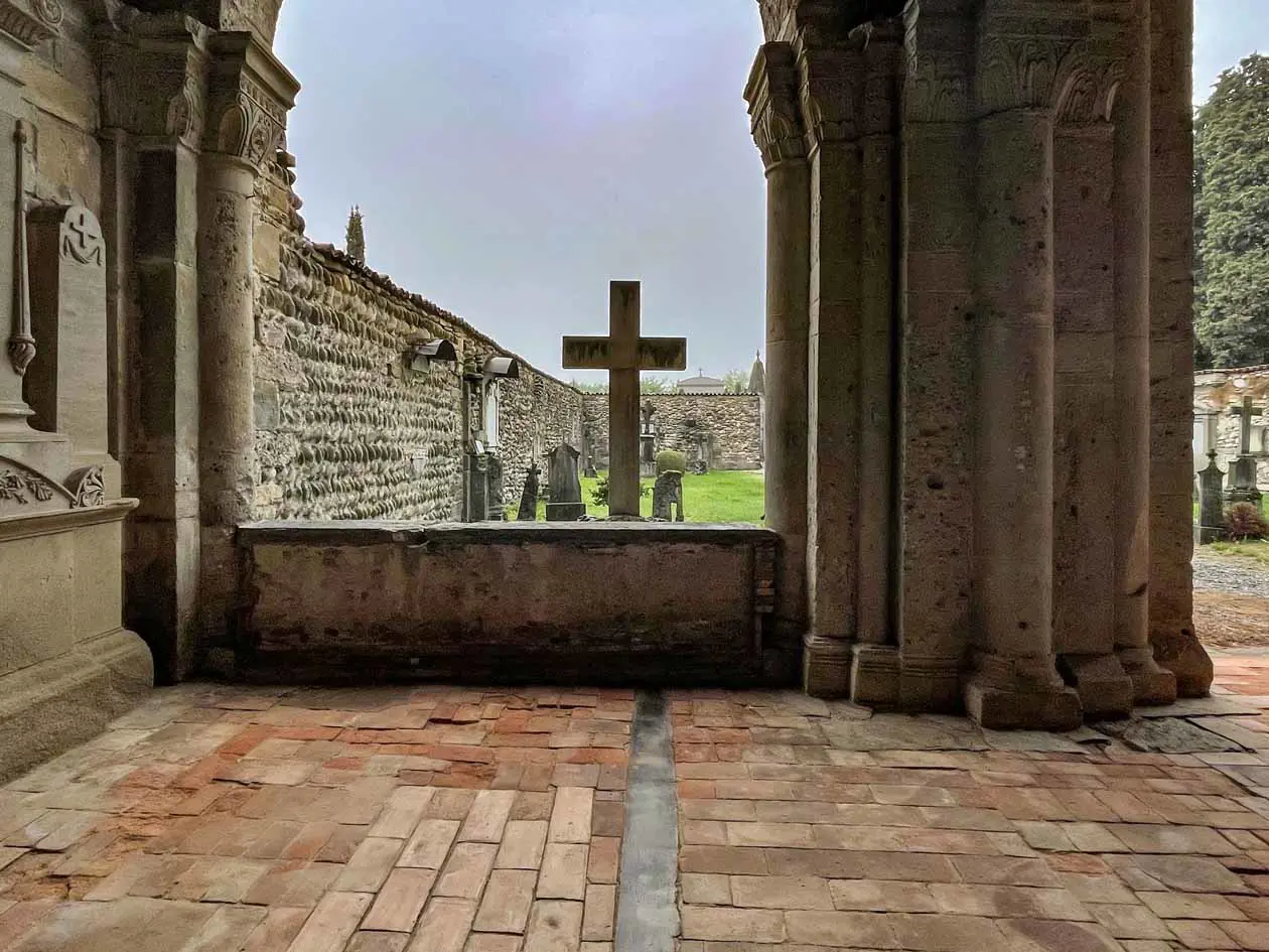 Basilica di Santa Giulia a Bonate Sotto (Bergamo). Foto: Copyright © Gianluca Gelmini.