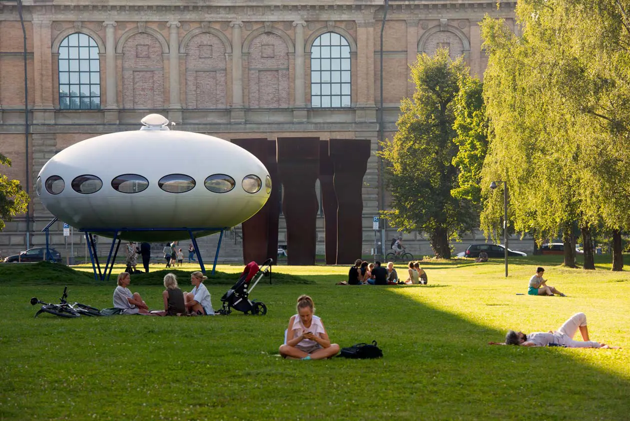 Futuro Haus vor der Alten Pinakothek, © München Tourismus, Andreas Heddergott