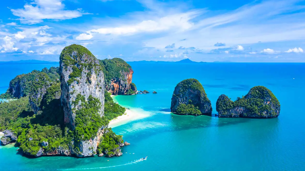 Railay Beach e Phra Nang Cave Beach, Krabi, Thailandia Foto: Copyright © Sisterscom.com / Depositphotos