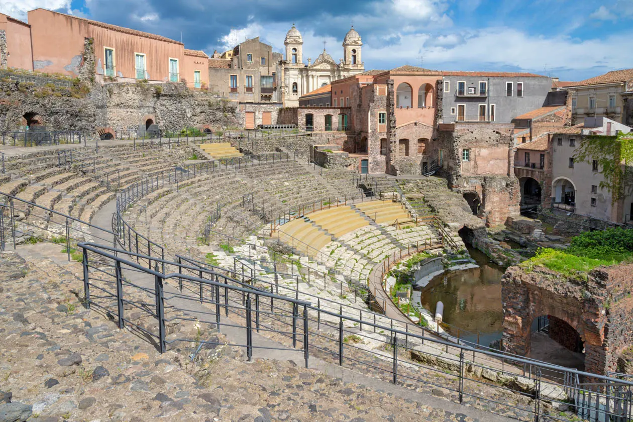 Catania, Teatro Romano e Odeon Foto: Copyright © Sisterscom.com / Depositphotos