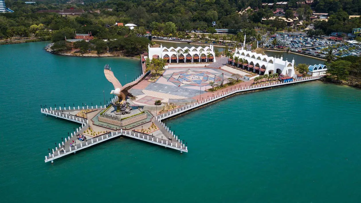 Piazza dell'Aquila a Kuah, Langkawi, Malesia Foto: Copyright © Sisterscom.com / Depositphotos