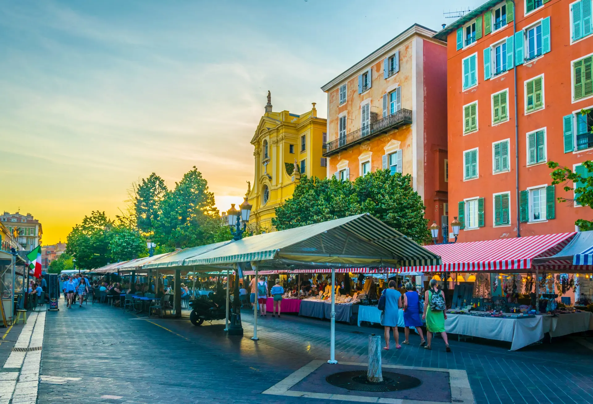 Cours Salaya in Nice. Copyright © Sisterscom.com / Shutterstock