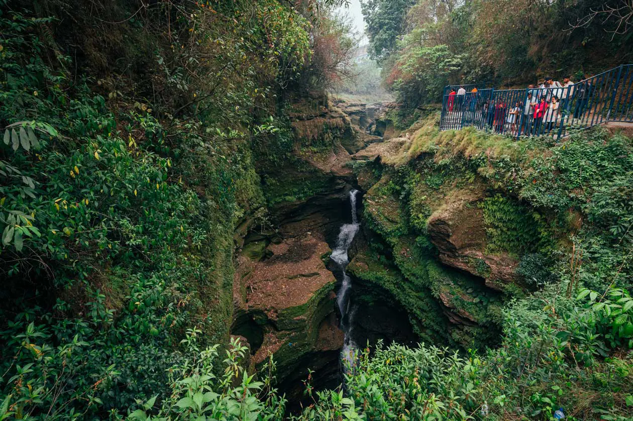 Devi’s Fall, Pokhara, Nepal. Foto: Copyright © Sisterscom.com / Depositphotos
