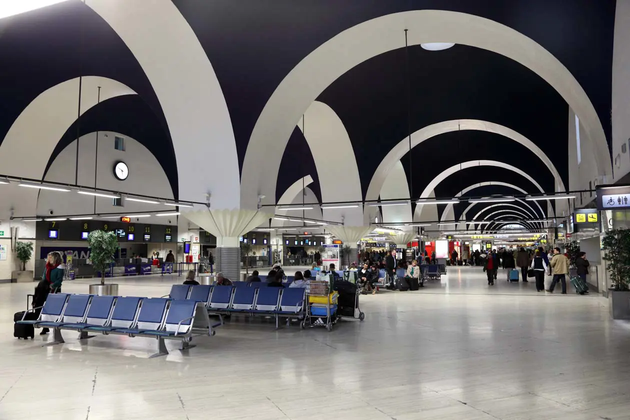 Aeroporto di Siviglia Copyright © Sisterscom.com, Depositphotos   