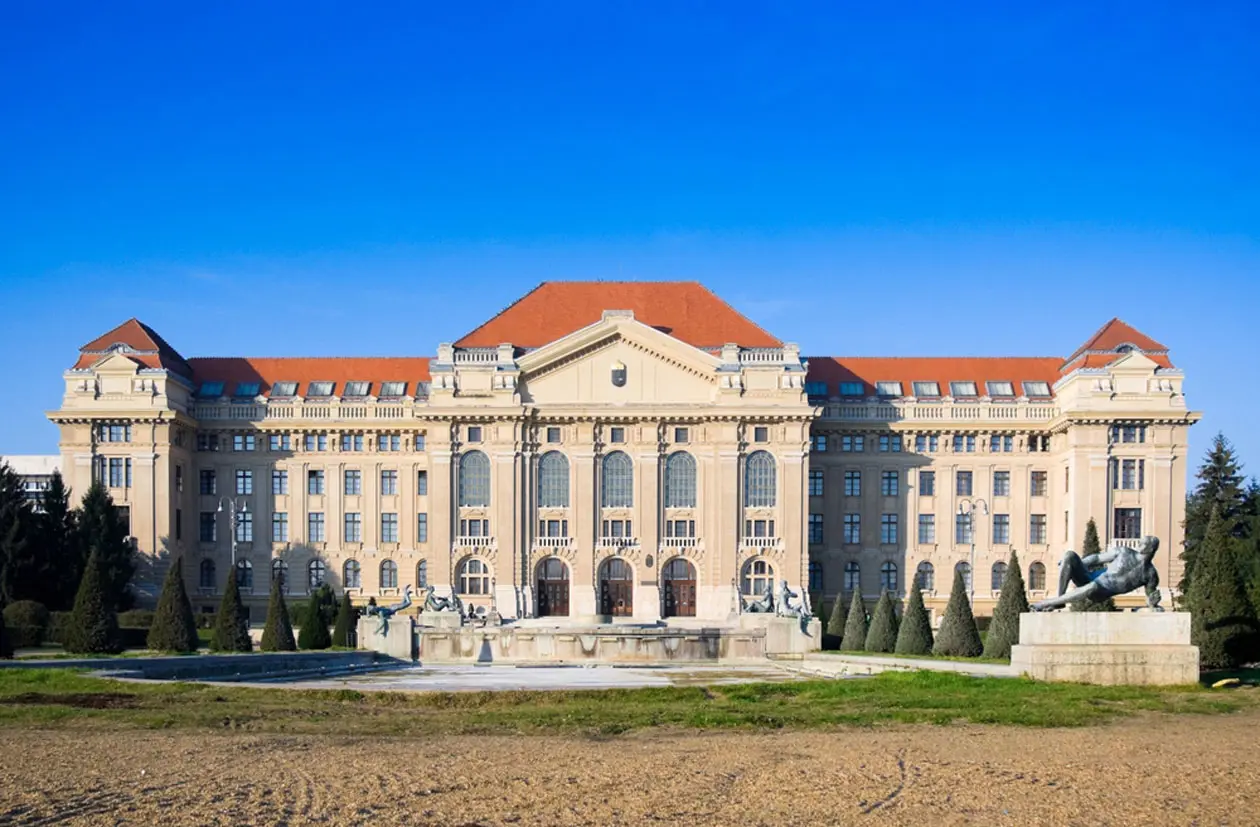 Lajos Kossuth University Copyright © Sisterscom.com, Shutterstock