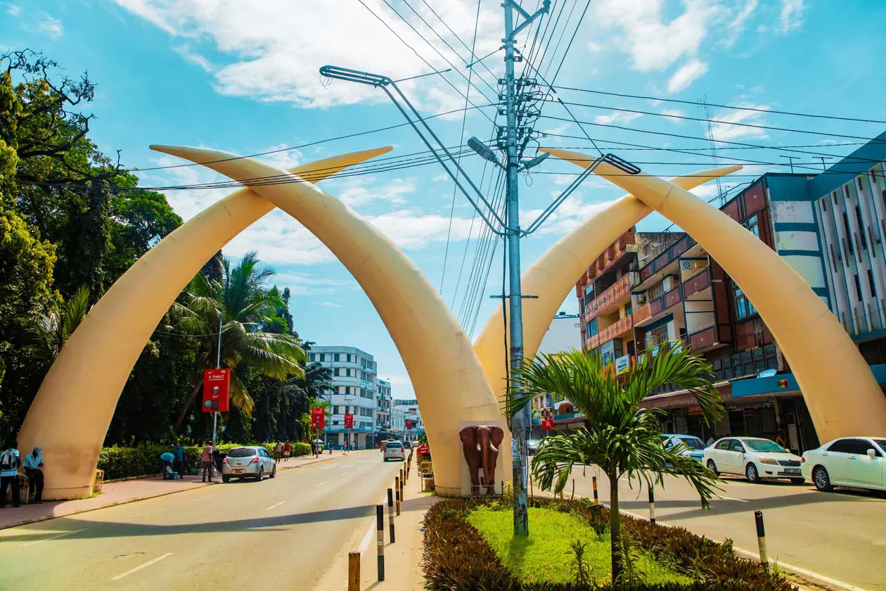 Zanne di Elefante di Mombasa in Moi Avenue Foto: Copyright © Sisterscom.com / Depositphotos