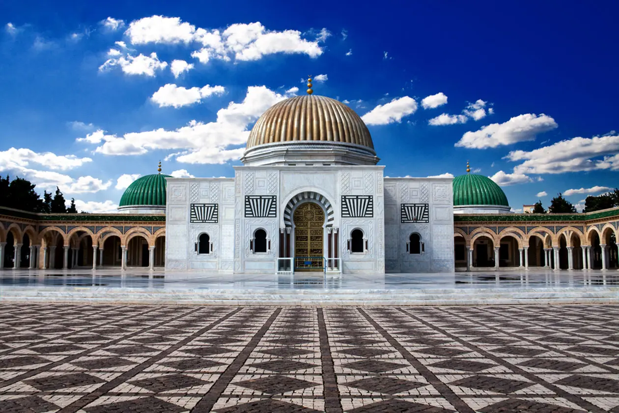 Mausoleo di Bourguiba Copyright © Sisterscom.com, Shutterstock