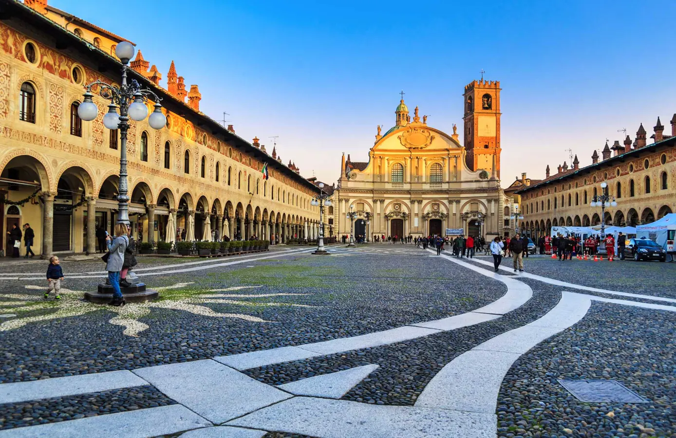 Vigevano. Piazza Ducale.