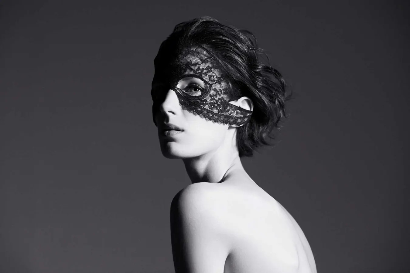 Givenchy. Le Soin noir, la Masque Dentelle Regard. Photo: Mohamed Khalil.