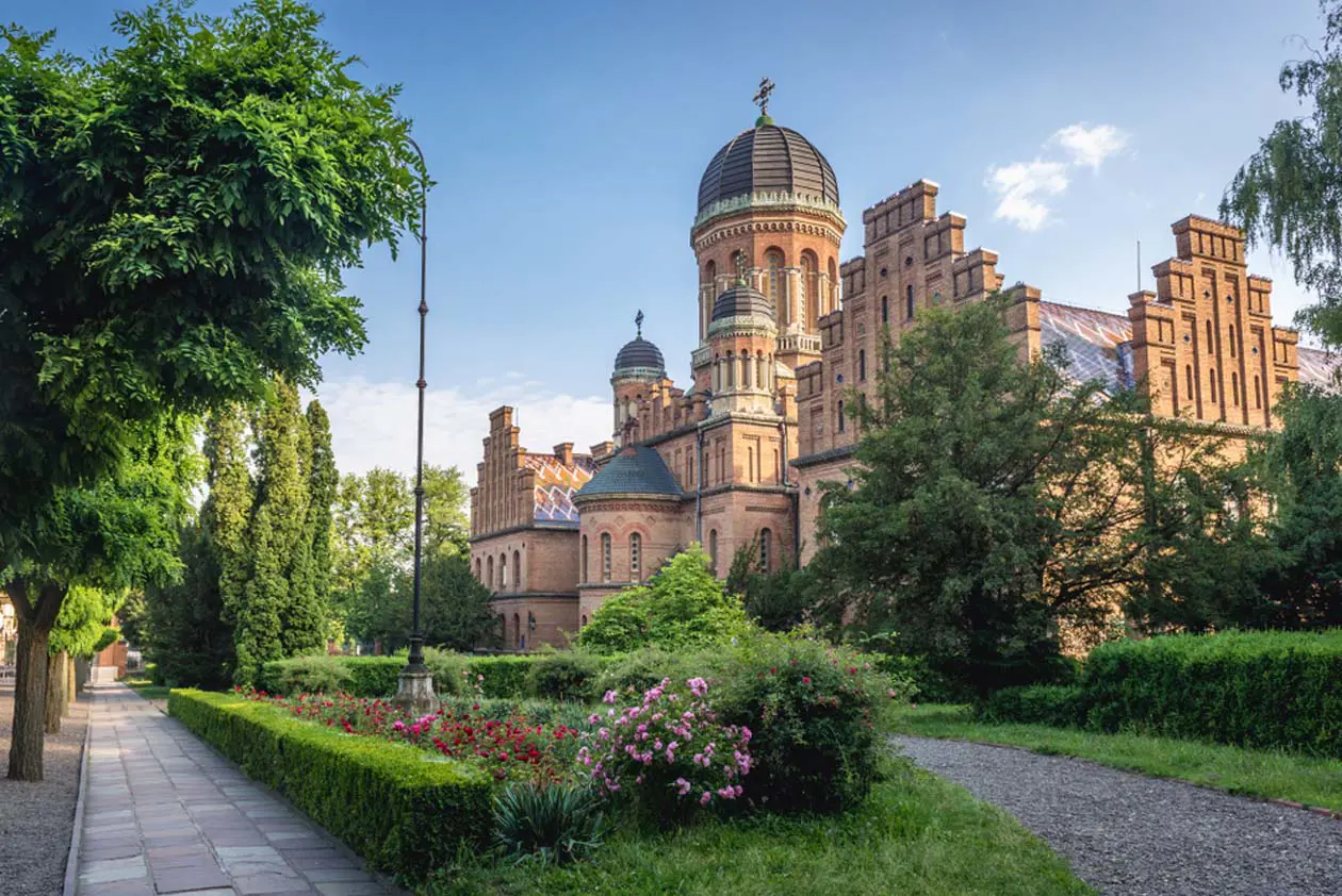 Church of the Three Holy Hierarchs. Foto: Copyright © Sisterscom.com, Shutterstock