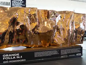 Scultura di Giò Pomodoro all'Aeroporto di Roma Fiumicino