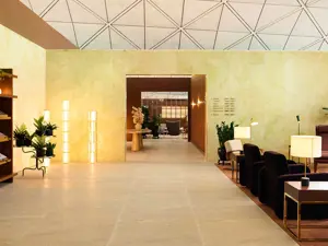 Cathay Pacific rinnova la lounge The Wing, First a Hong Kong