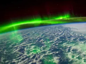 La magia dell'aurora boreale vista dallo spazio