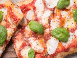 Contemporary Roman pizza lands at the airport