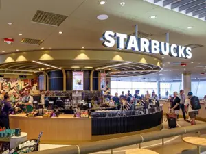 Apre a Schiphol il nuovo store Starbucks