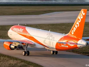 EasyJet - Avion Tourism