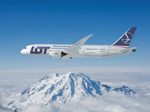 Lot Polish Airlines - Avion Tourism