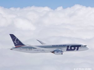 Lot Polish Airlines - Avion Tourism