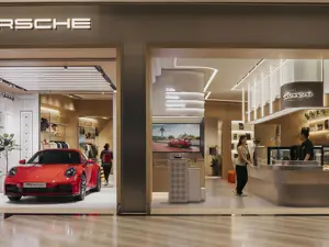 Porsche apre una nuova esperienza immersiva al Jewel Changi Airport di Singapore