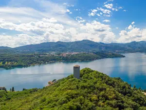 Estate nel Distretto Turistico dei Laghi tra spiagge, trekking, bike ed eventi
