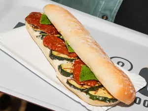 Deli&Cia lancia negli aeroporti il nuovo panino Mediterraneo firmato da Michelangelo Citino