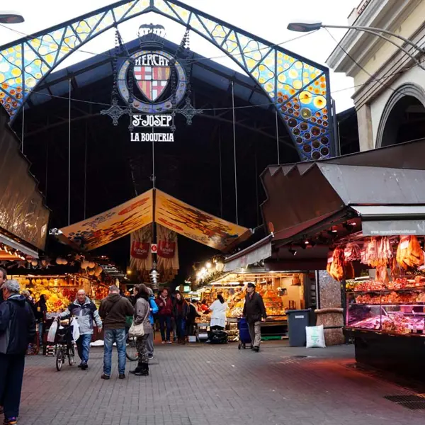 Mercato della Boqueria Foto: Copyright © Sisterscom.com / Depositphotos