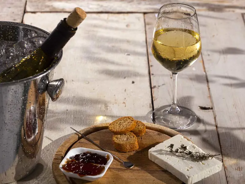 Ouzo, liquore di Lemnos, Grecia Foto: Copyright © Sisterscom.com /&nbsp;Depositphotos