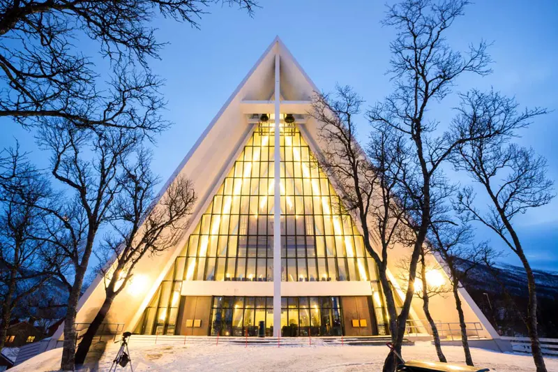 Chiesa di Tromsdalen, Tromsø. Foto: Copyright © Sisterscom.com / Depositphotos 