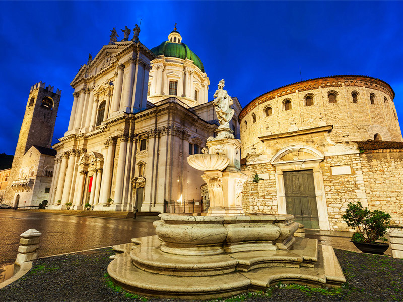 Il Duomo Nuovo a Brescia. Foto: Copyright © Sisterscom.com / Shutterstock