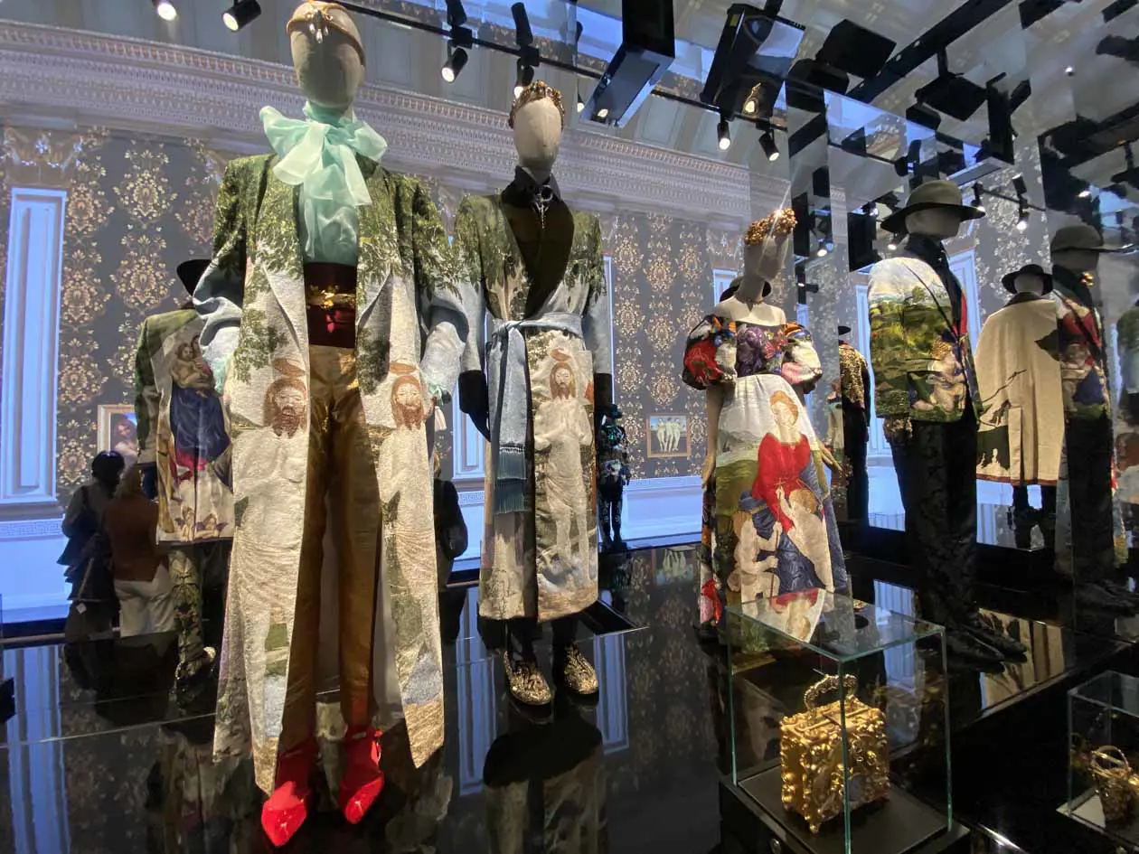 Mostra "Dal Cuore alle Mani: Dolce&Gabbana" al Palazzo Reale di Milano. Copyright © Avion Luxury Magazine.