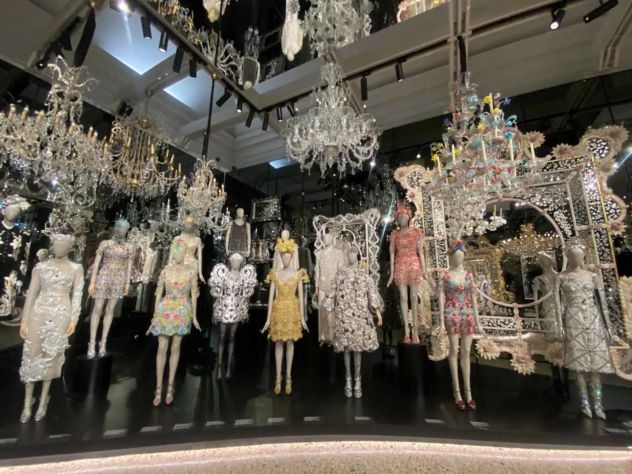 Mostra "Dal Cuore alle Mani: Dolce&Gabbana" al Palazzo Reale di Milano. Copyright © Avion Luxury Magazine.