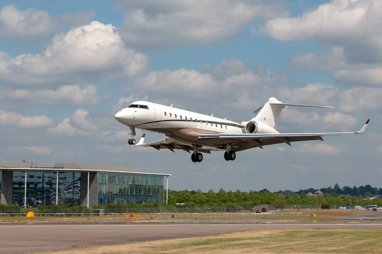 Aeroporto di Farnborough Foto solo per uso editoriale: Copyright © Sisterscom.com / RyanFletcher / Depositphotos